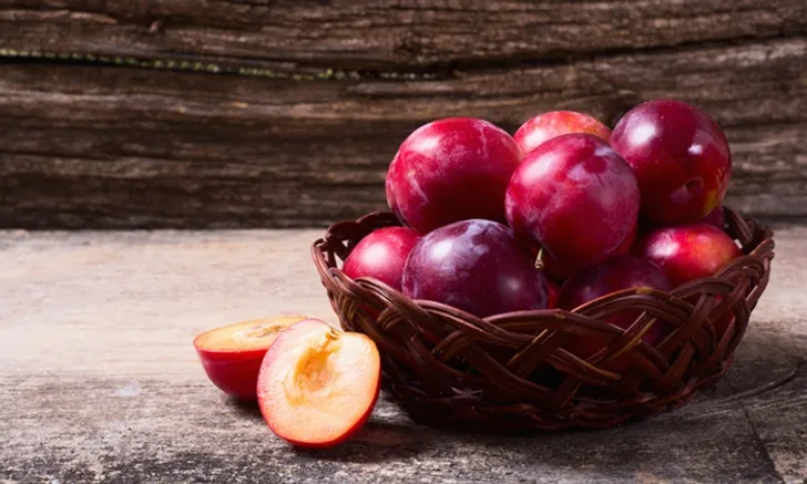 10 great benefits of fruit - prunes - plums